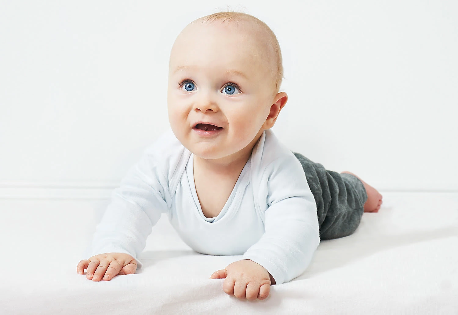 Pinolino Spannbetttuch Für Wiegen Und Anstellbettchen, Jersey, Weiß 2 Pinolino Spannbetttuch Für Wiegen Und Anstellbettchen, Jersey, Weiß – Bild 2