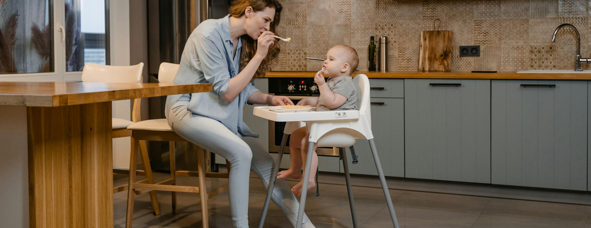 Titelseite -Kindermöbel pexels mart production 7491178